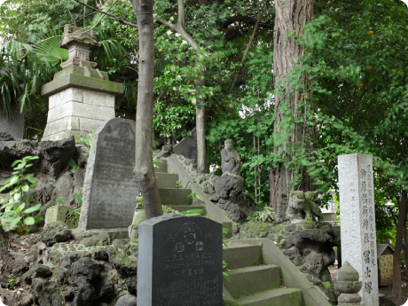 太成倉庫創業の地、千住。柳原稲荷神社